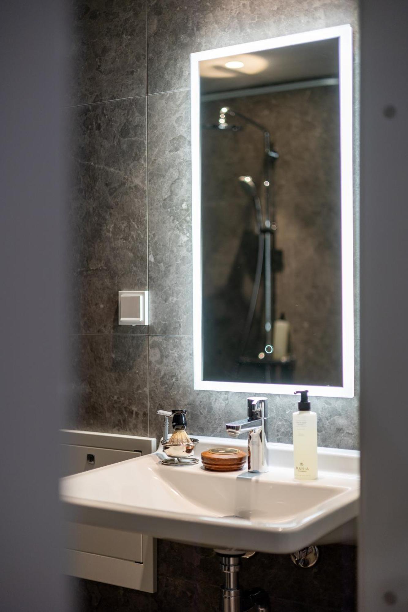 Unity Malmoe - A Studio Hotel Bagian luar foto